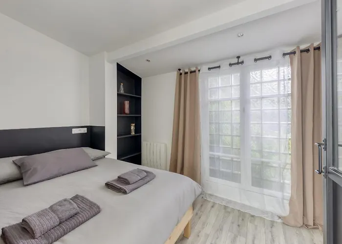 Cozy Studio Near Rer B